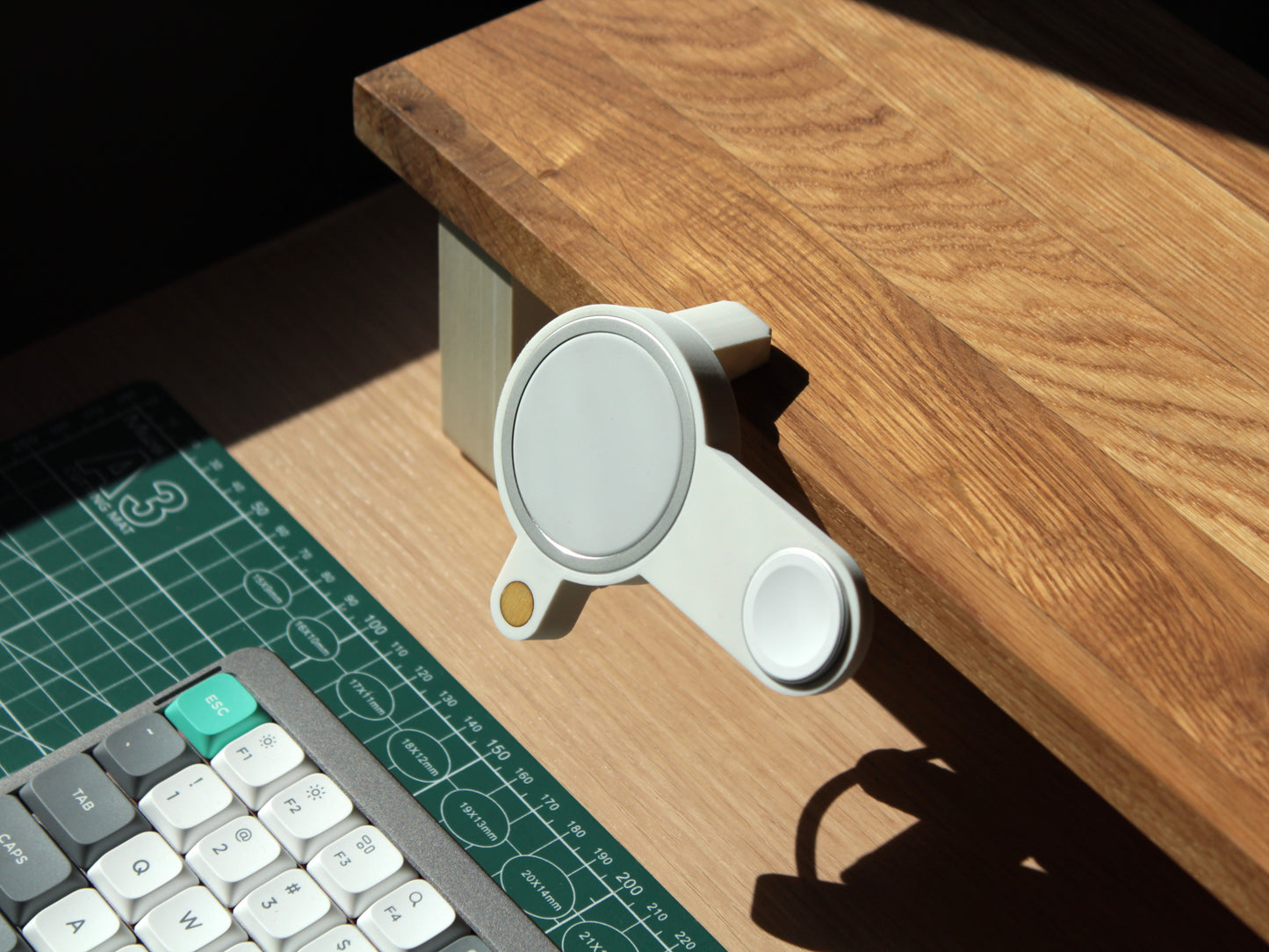 NODO Lite - MagSafe phone and Watch Clamp-On Docking Station