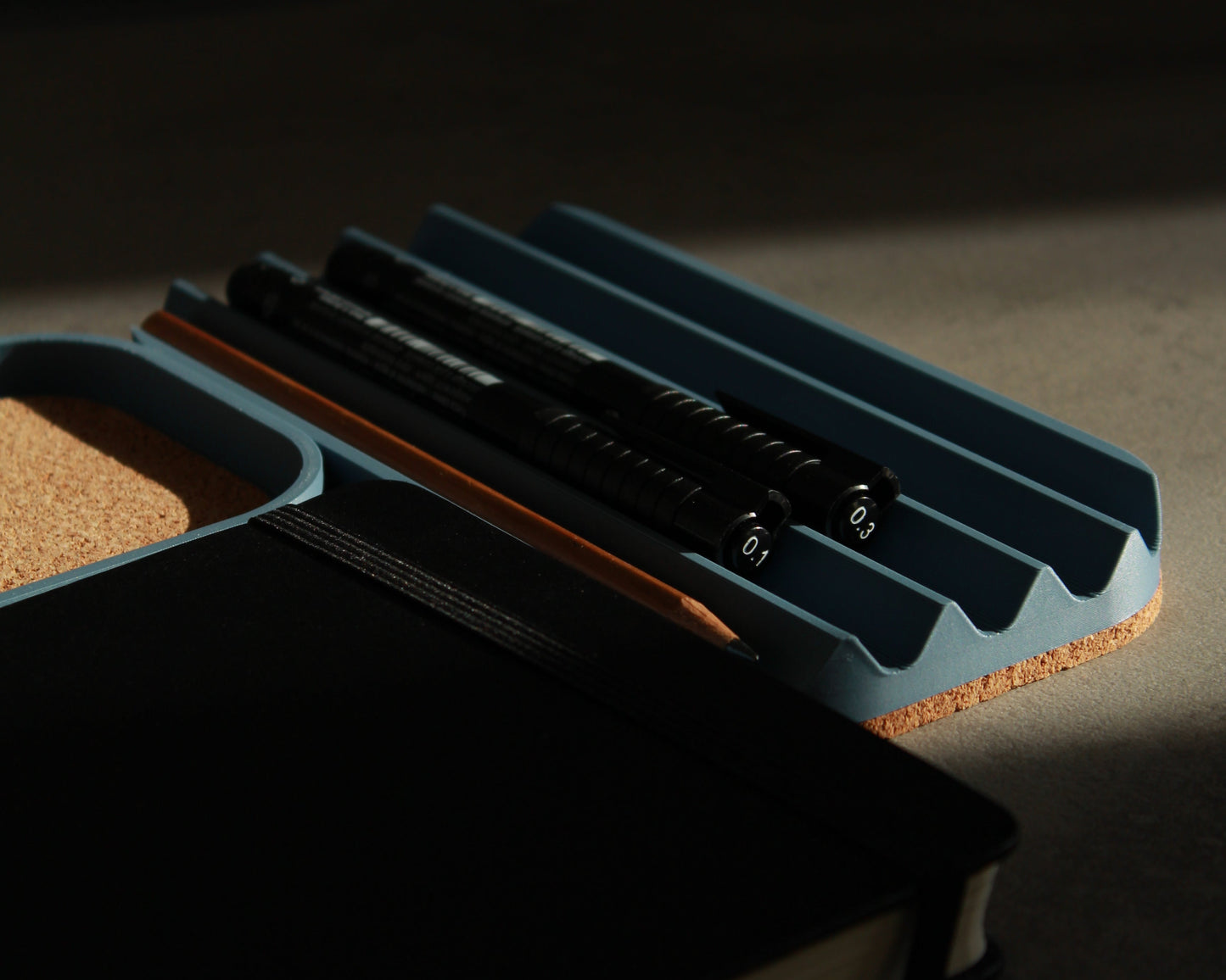 Wavy pen tray