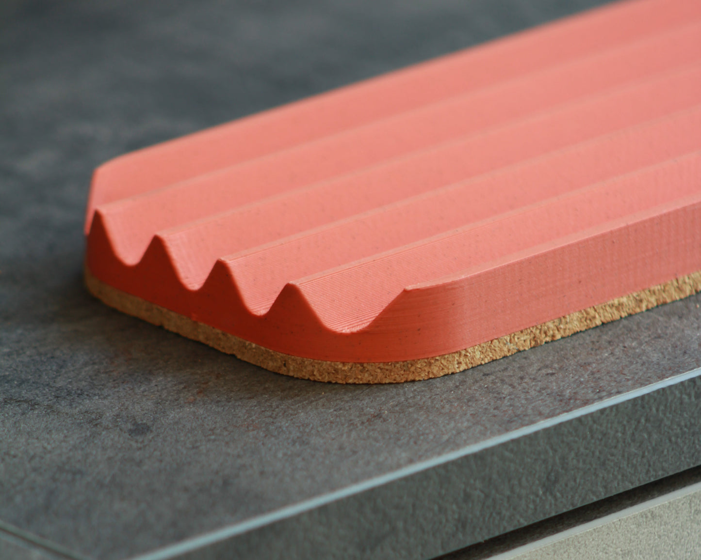 Wavy pen tray