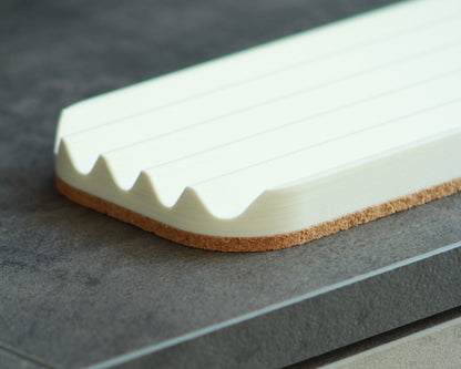 Wavy pen tray