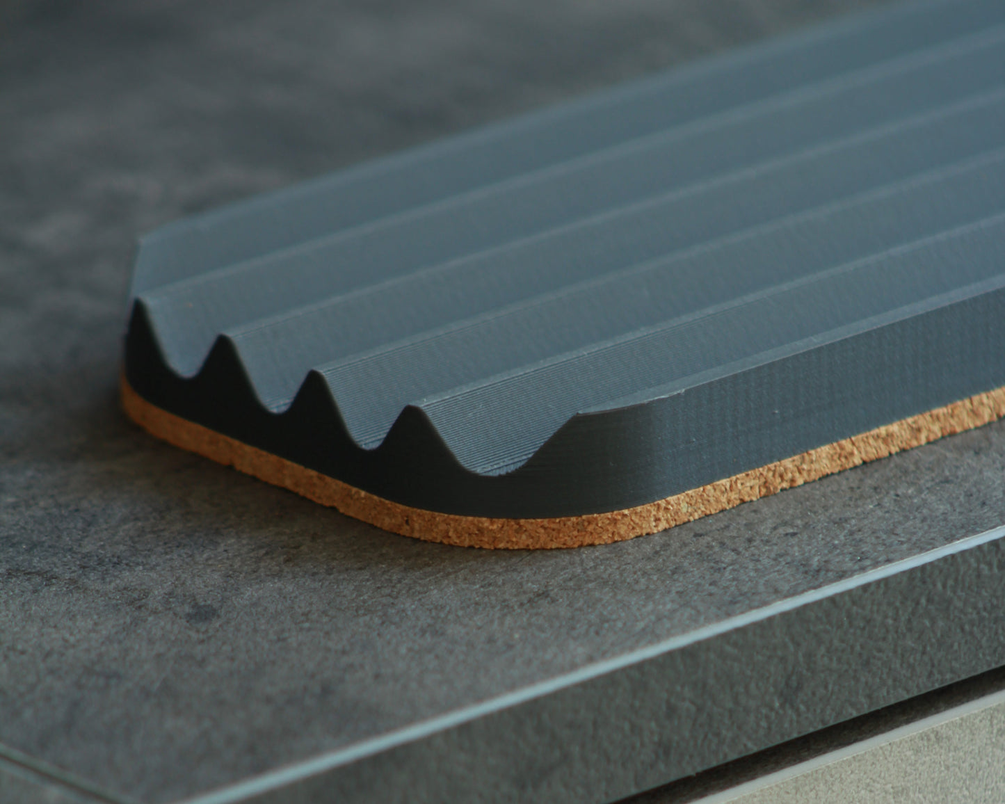 Wavy pen tray