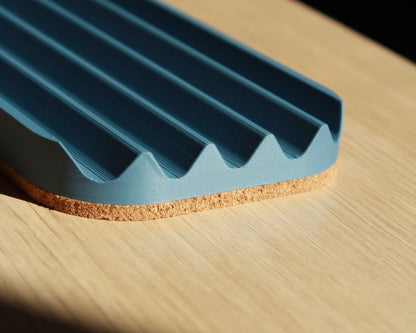 Wavy pen tray