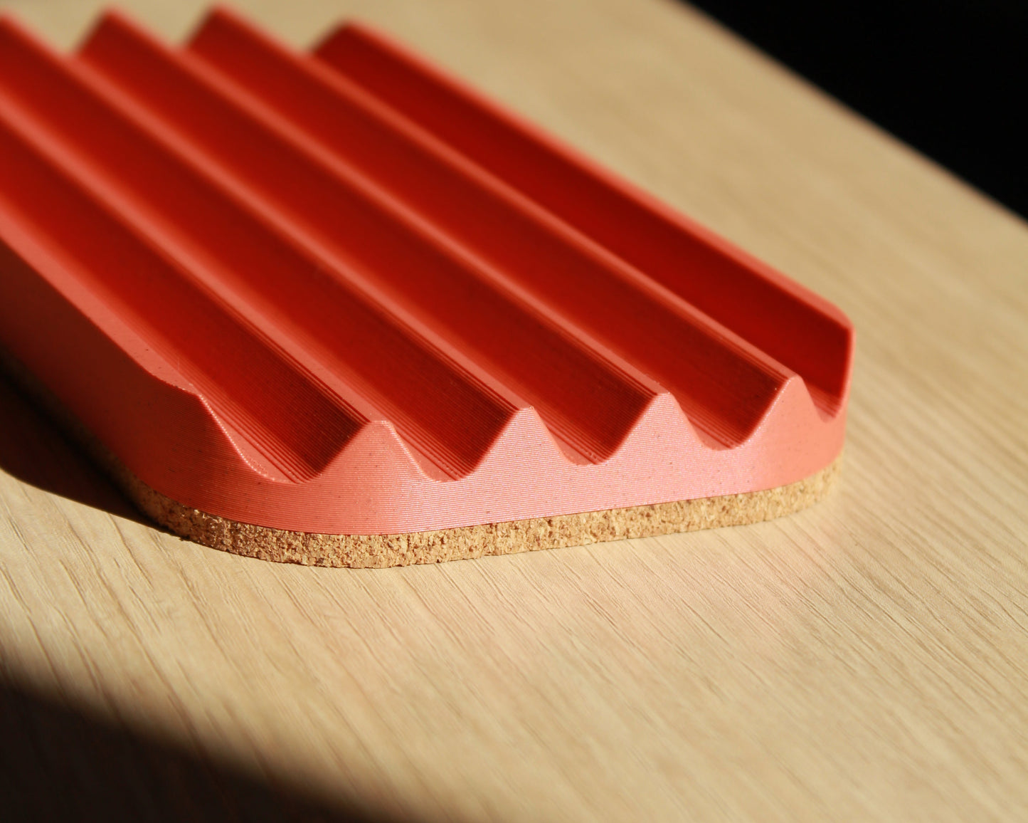 Wavy pen tray
