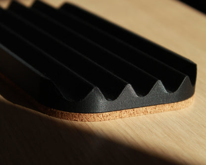Wavy pen tray