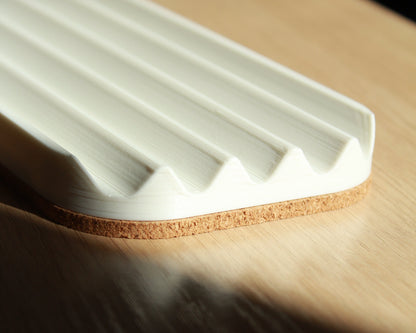 Wavy pen tray