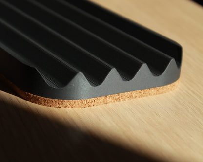 Wavy pen tray