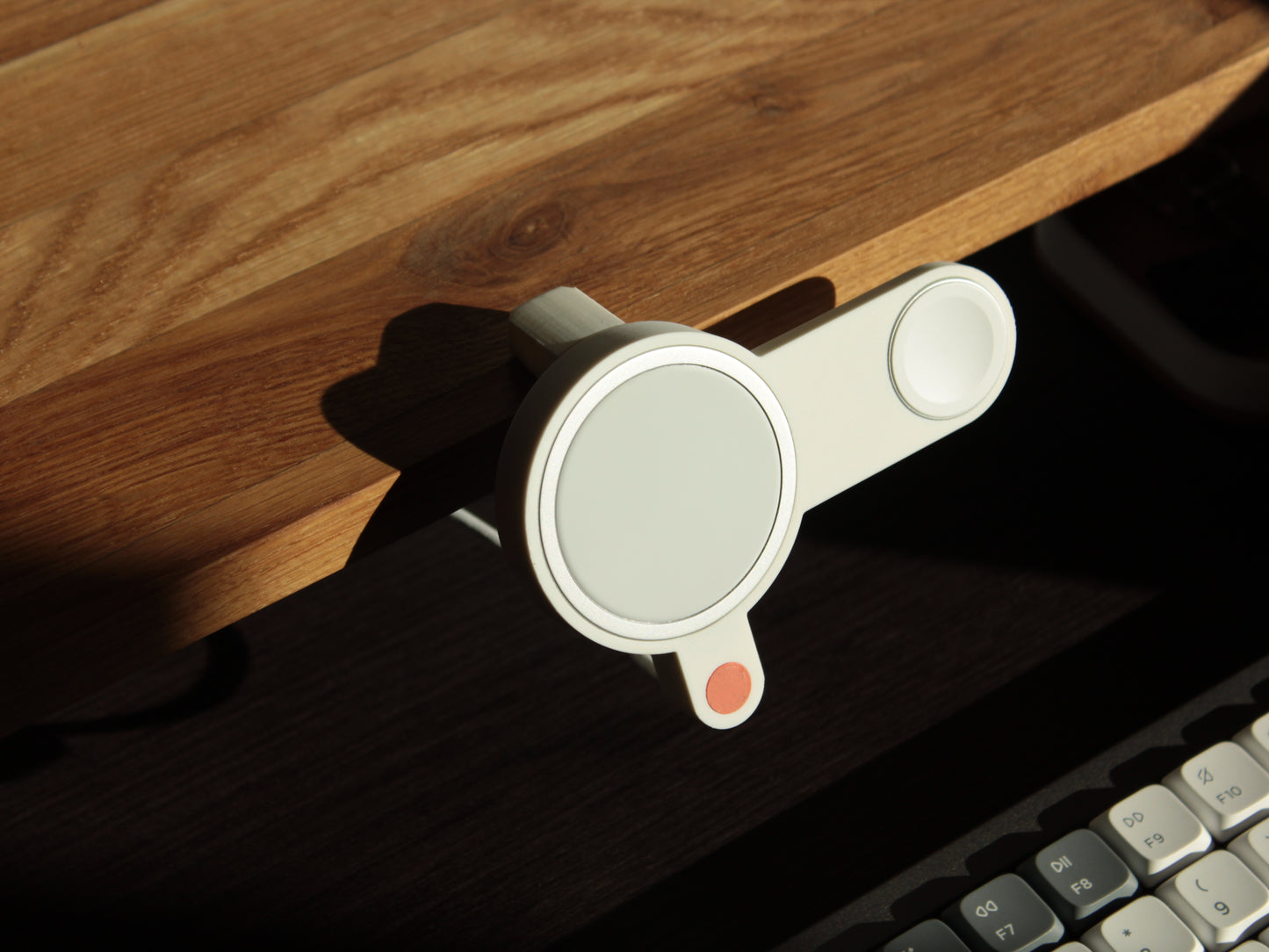 NODO Lite - Compact MagSafe + Watch Clamp-On Docking Station