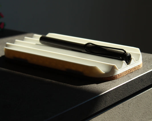 Wavy pen tray