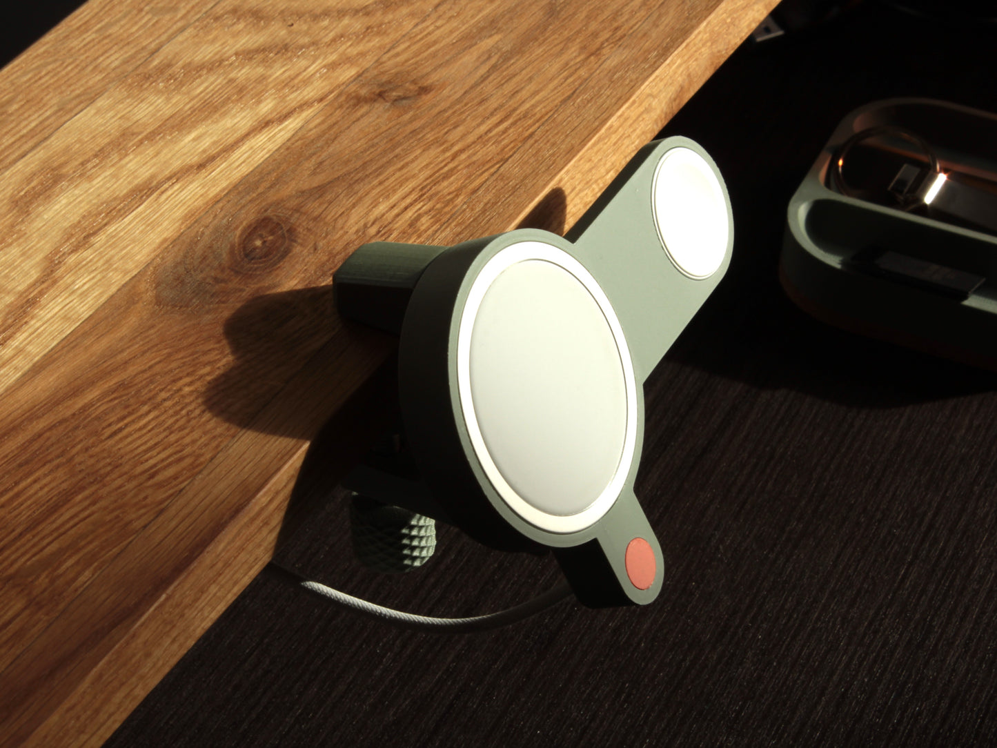 NODO Lite - Compact MagSafe + Watch Clamp-On Docking Station