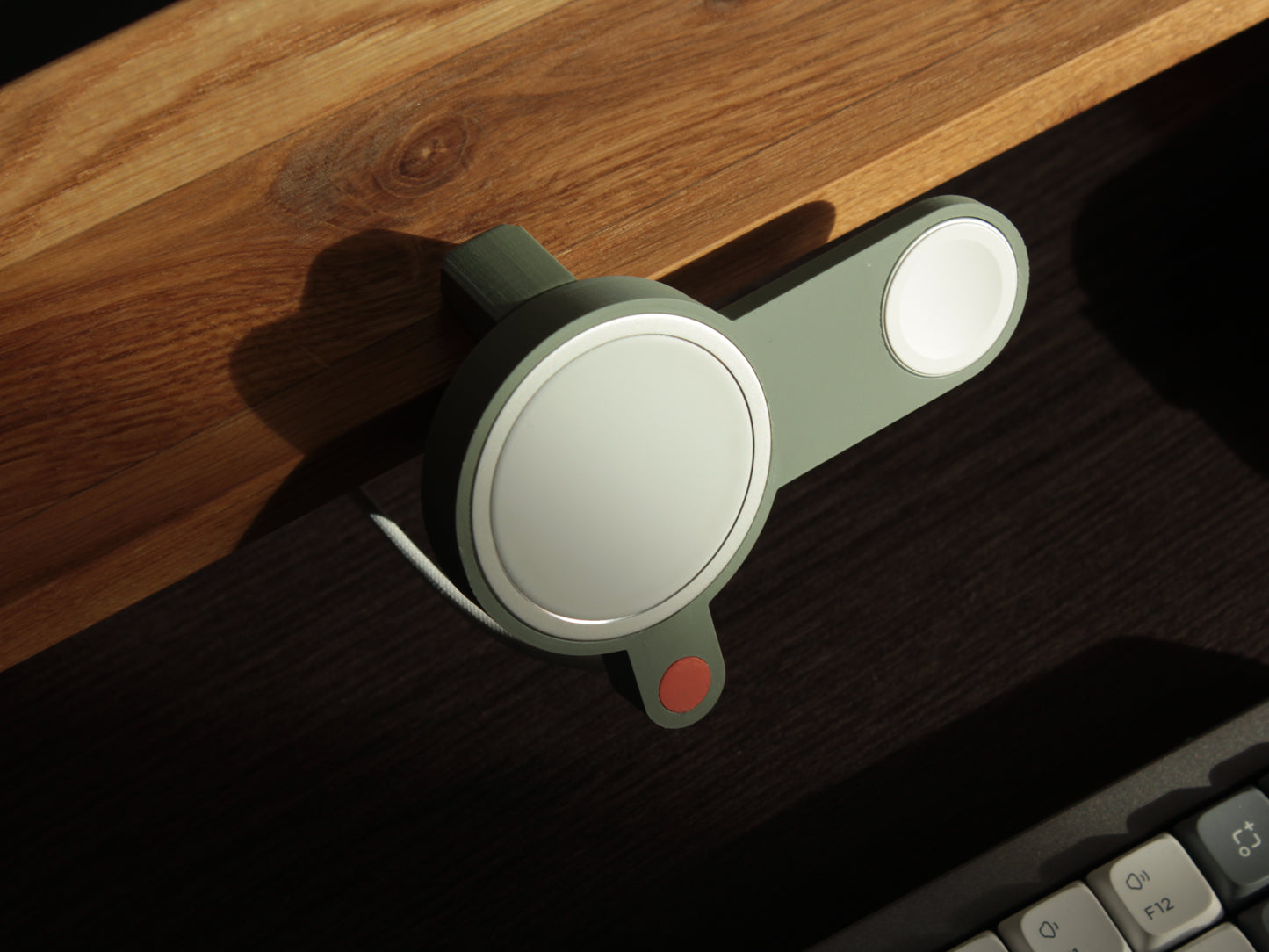 NODO Lite - Compact MagSafe + Watch Clamp-On Docking Station