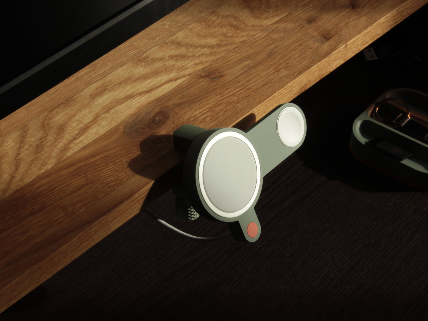 NODO Lite - Compact MagSafe + Watch Clamp-On Docking Station