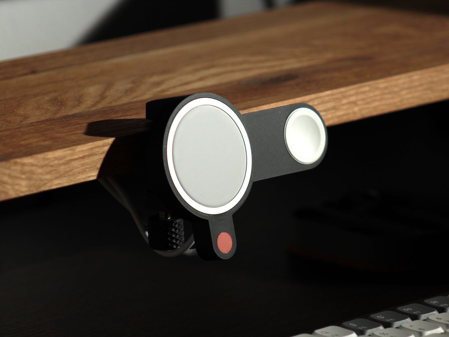 NODO Lite - Compact MagSafe + Watch Clamp-On Docking Station