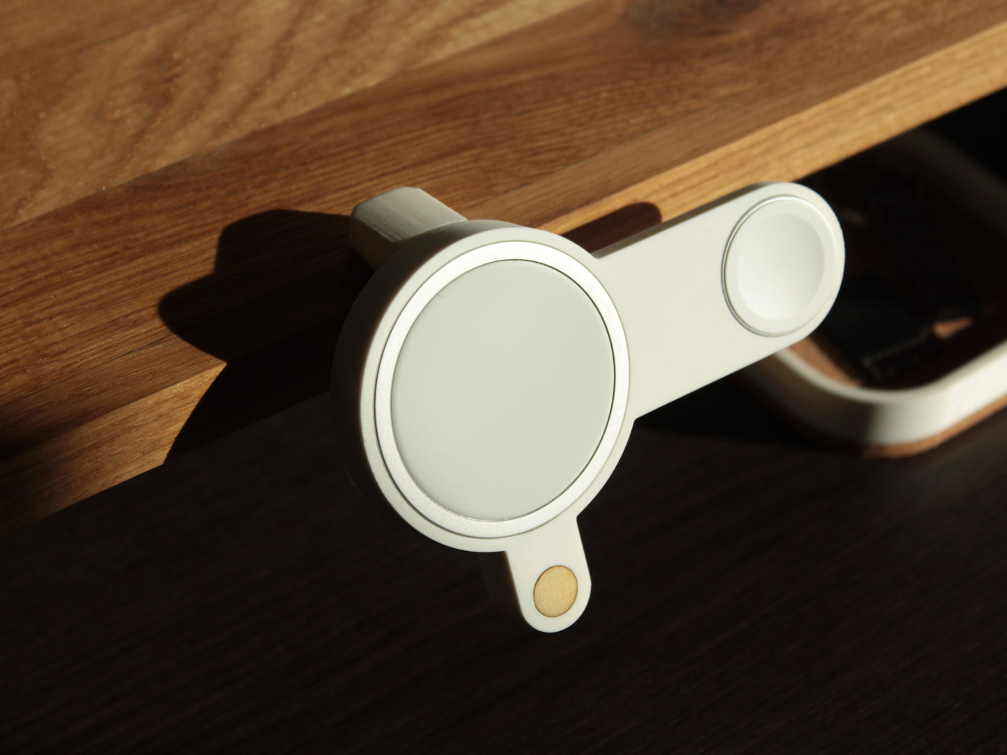 NODO Lite - Compact MagSafe + Watch Clamp-On Docking Station